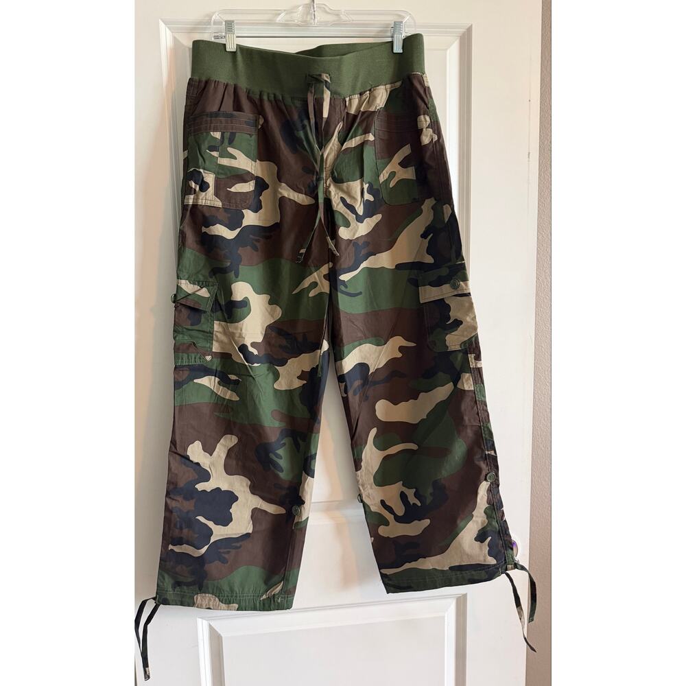 Crave Fame Women’s XL Camo Cargo Pants Excellent